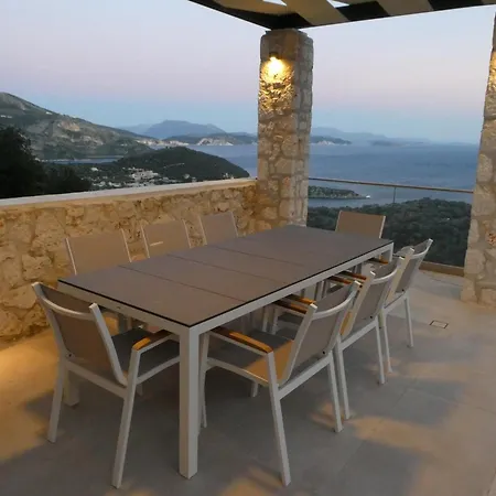 Roggi Villa